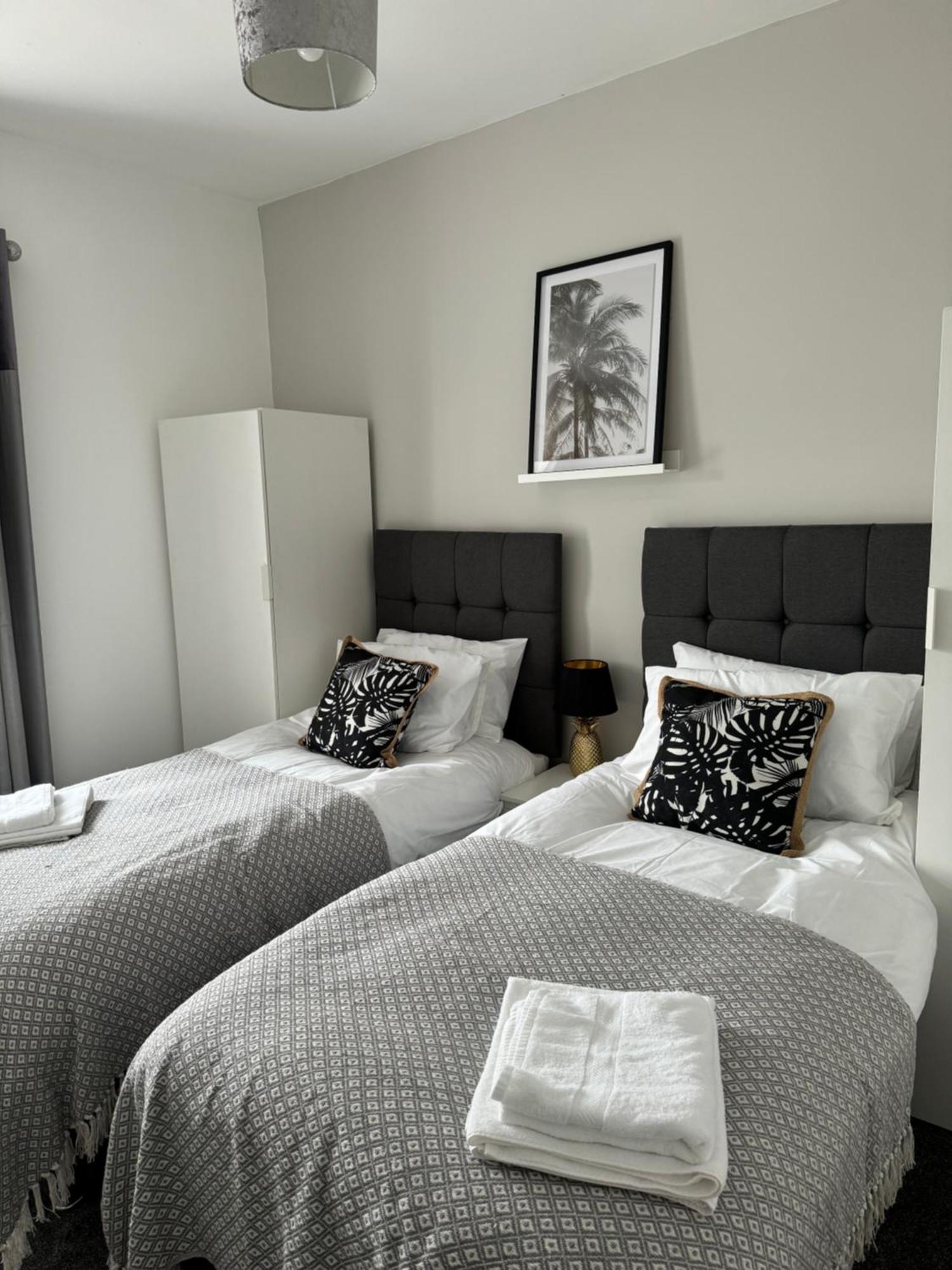Modern, Spacious And Location * Aberdare