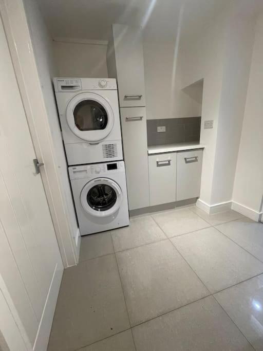 Modern, Spacious And Location *