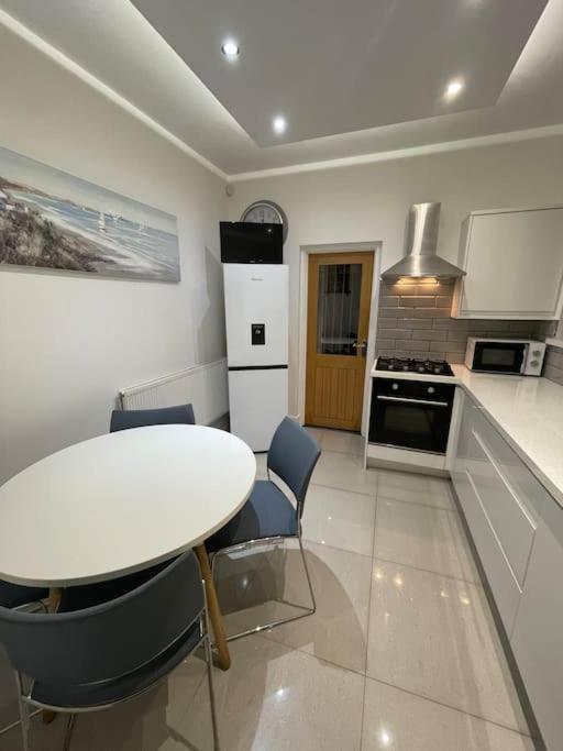 Modern, Spacious And Location Aberdare